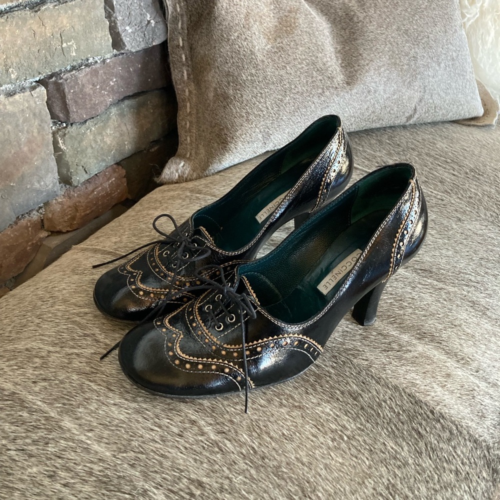Coccinelle Leather Lace Up Oxford Vintage Style Pump